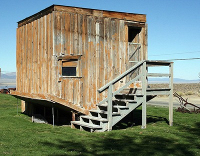 Upside Down House, California