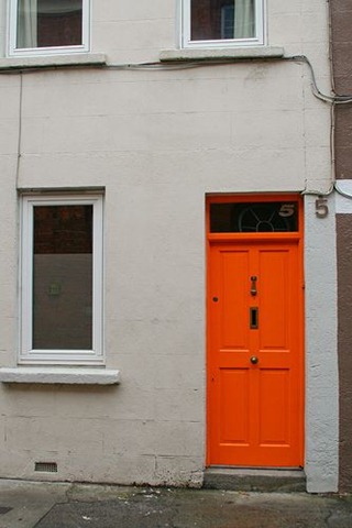 [Apartment therapy, Färgglad dörr.jpg]