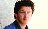 [Sean Penn szörfre száll[2].jpg]