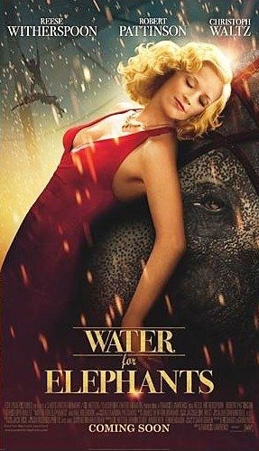 Reese Witherspoon elefántot itat