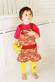 mardi gras baby leg warmers on little girl legs