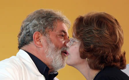 [dilma_beija_lula[4].jpg]