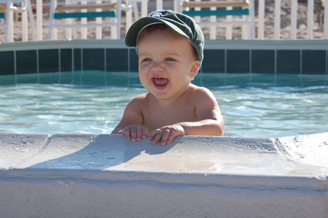 [peek a boo pool-3[4].jpg]