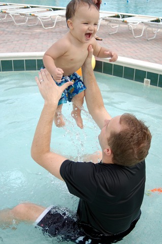 [baby pool with dad-10[3].jpg]