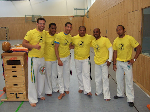 http://lh5.ggpht.com/_GLq3S_tLW8w/S-e9YGjleOI/AAAAAAAABLc/HnuYWJUZMAQ/s512/trainer.jpg
