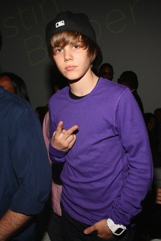 [1289578990-justin-bieber[3].jpg]