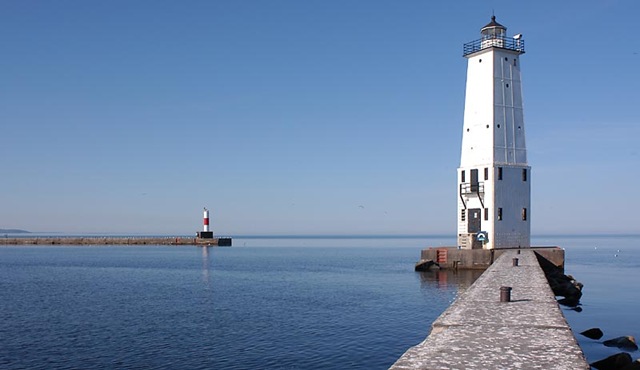 [Frankfortnorthsouthbreakwaterlights[2].jpg]