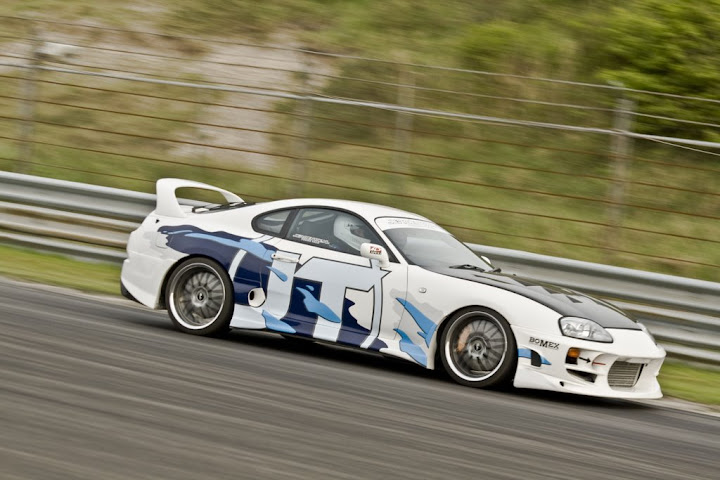 [img width=720 height=480]http://lh5.ggpht.com/_GYGa2IjI-Dc/SgCGaSMfJiI/AAAAAAAAQt4/N7CWHVBYaag/s720/speedgein09_259.jpg[/img]