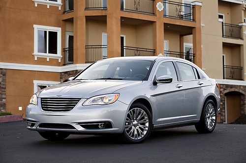 [2011-Chrysler-200-image[2].jpg]