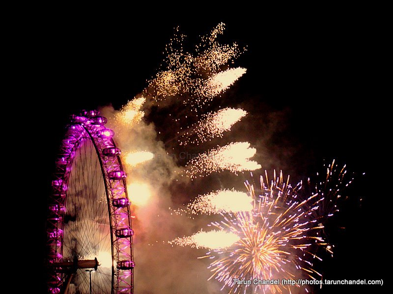http://lh5.ggpht.com/_GeXmnVoQB9M/SWZnk-ZnrqI/AAAAAAAAClA/ShiKKNwtwdo/s800/New_year_fireworks_London_Eye_Tarun_Chandel_Photoblog%20(1).JPG