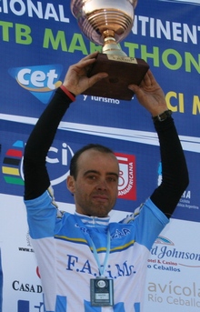Gustavo Alías en uno de sus tantos podios