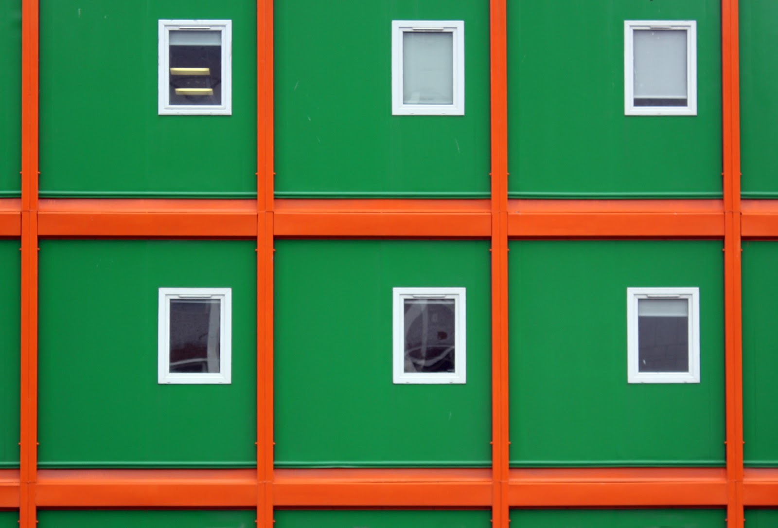 [Colour contrast - green orange[3].jpg]