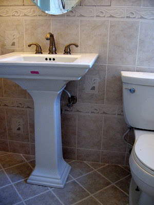 http://lh5.ggpht.com/_H6OF0iQPPIQ/SLILGiyk4XI/AAAAAAAAKY8/csFWviUck7A/s400/sink_and_mirror%20003.jpg