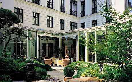 Brandenburger Hof, Berlin road house review