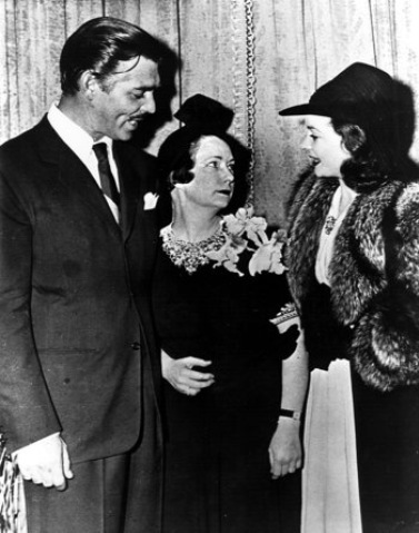 391215 Atlanta, Ga. - Actress Vivien Leigh and actor Clark Gable meet 'Gone With The Wind' author Margaret Mitchell at a party given by the Atlanta Women's Press Club, Friday afternoon, Dec. 15, 1939.