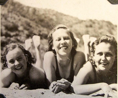 [girls vintage pic[7].jpg]