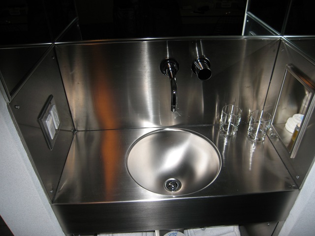 [NYCDec20080062.jpg]