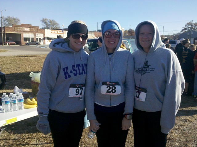 [Holiday Hustle 2010-me, shelley & kim(1)[8].jpg]