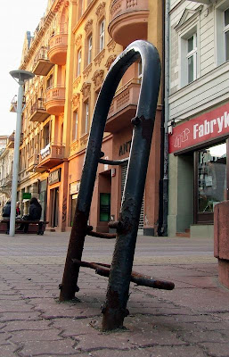 "zabytkowy" stojak na Pietrynie