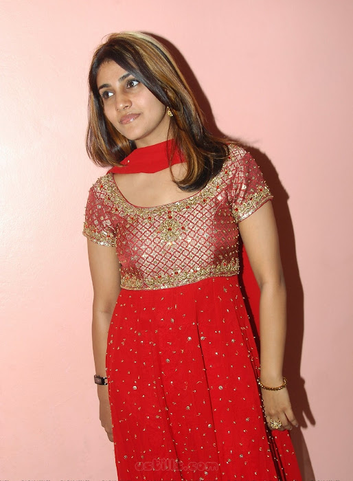 kausha rach in red dress unseen pics