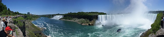 [800px-Niagara_falls_panorama[3].jpg]