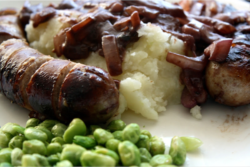 Bangers and Mash with Red Wine Gravy The Carnivore and the Vegetarian