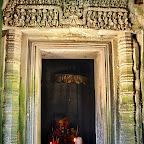 Thommanon - Inner door lintel of the "madapa" - "Vishnu garudavahana" - The god Vishnu is standing on his mount (vahana), the man-bird Garuda, who has his hands joined together in worship, Siem Reap, Cambodia - http://www.Devata.org