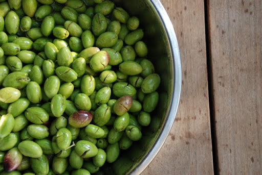 Cracked souri olives