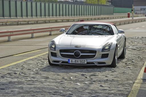 Mercedes-SLS-AMG-Roadster-01.jpg