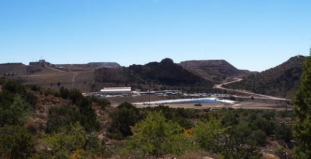 [2010-10-10 - AZ, Mineral Park Abandoned Mine Hike - 1016[4].jpg]