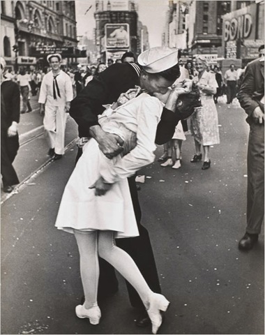 [the kiss sailor[3].jpg]
