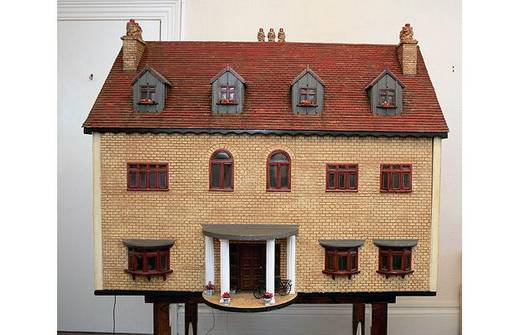 funny_doll_house_2.jpg