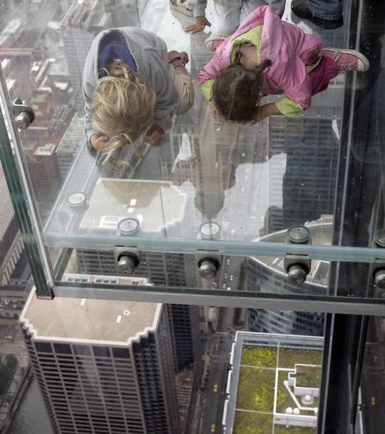 sears_tower_ledge_5.jpg