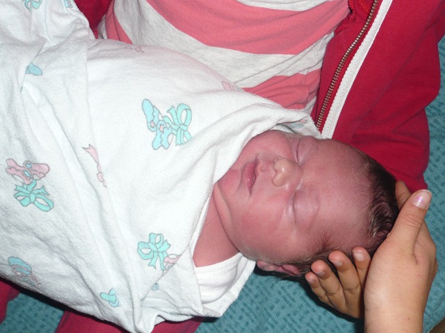 [BabyMaxsfirstday0355.jpg]