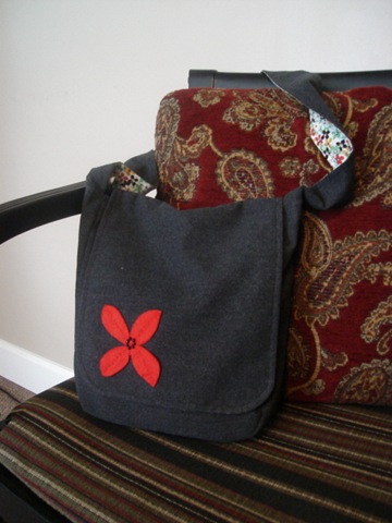 [good red flower messenger bag close up[3].jpg]
