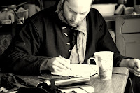 Norman Liebold bei der Niederschrift von "Versichert".