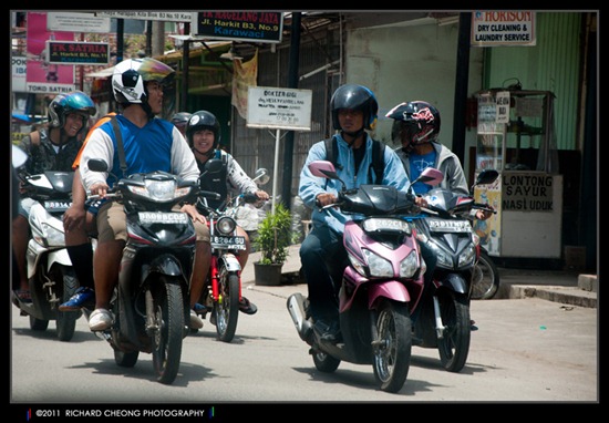 Group of motorcyclists on the streets, happily chattering away. | © 2011 Mike EcKO_Bravo Photography - Jakarta DSC_0422