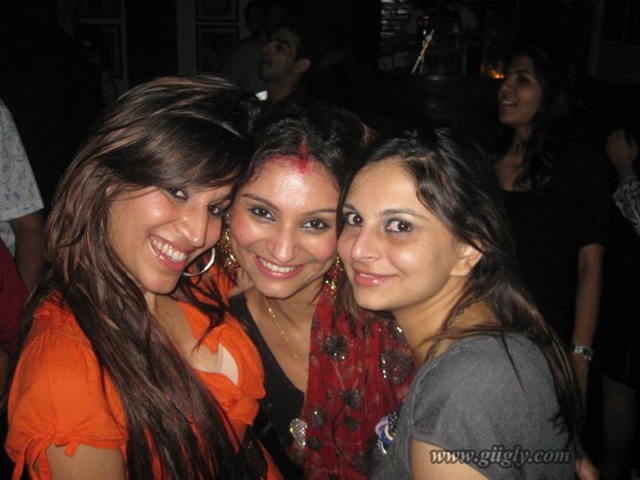 [dimpy-ganguly-private-party-leaked-pictures-9[2].jpg]