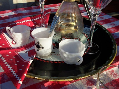 [red, black& white tablescape 026[4].jpg]