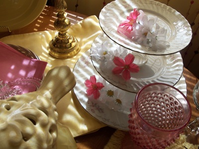 [pinkandyellowtable0242.jpg]