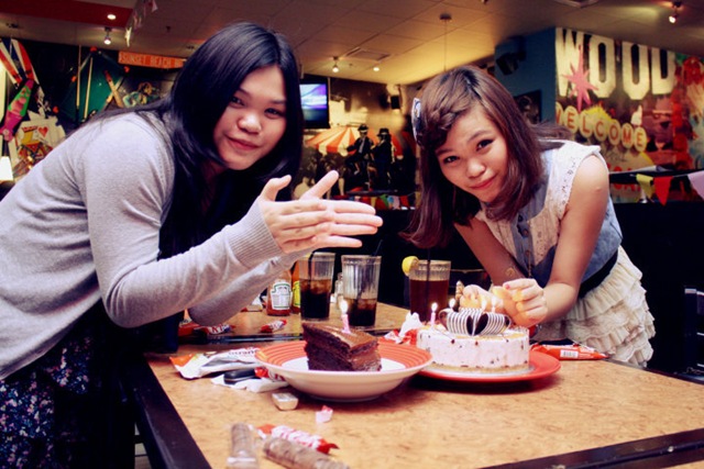 [29929_392731988442_643878442_4238435[1].jpg]