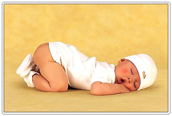 [baby-in-white-in-deep-sleep[5].jpg]