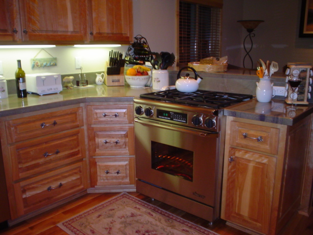 corner cabinete.JPG