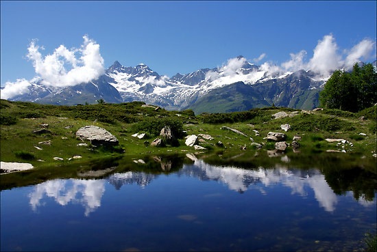 [2288869-5-mountain-lake-switzerland[5].jpg]