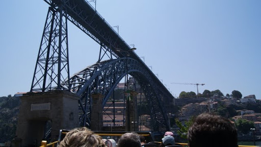 Pasando por uno de los puentes sobre el Duero