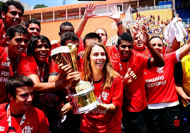 [Presidente do mengão Patrícia - Flamengo junior bi campeão 2011[7].jpg]
