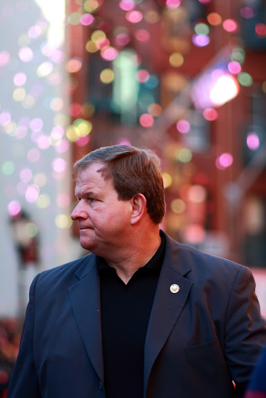 IMAGE: http://lh5.ggpht.com/_JVxeijJybD0/S4LQHExe7WI/AAAAAAAAHi8/URMUQJebOWc/s800/IMG_1073_dpp.JPG