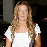 Ashley no escrit&oacute;rio da Warner Bros. (21/08)