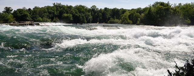 [upper rapids of Niagara River[3].jpg]