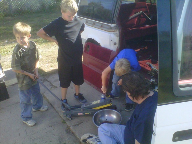 [101610 The Boys Helping Papa (2)[3].jpg]